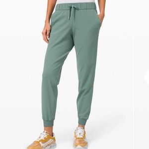 Lululemon On the Fly Jogger *Luxtreme